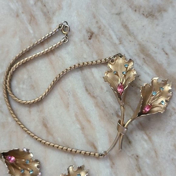 Vintage 1940s Floral Necklace & Earring Set - Picture 4 of 9